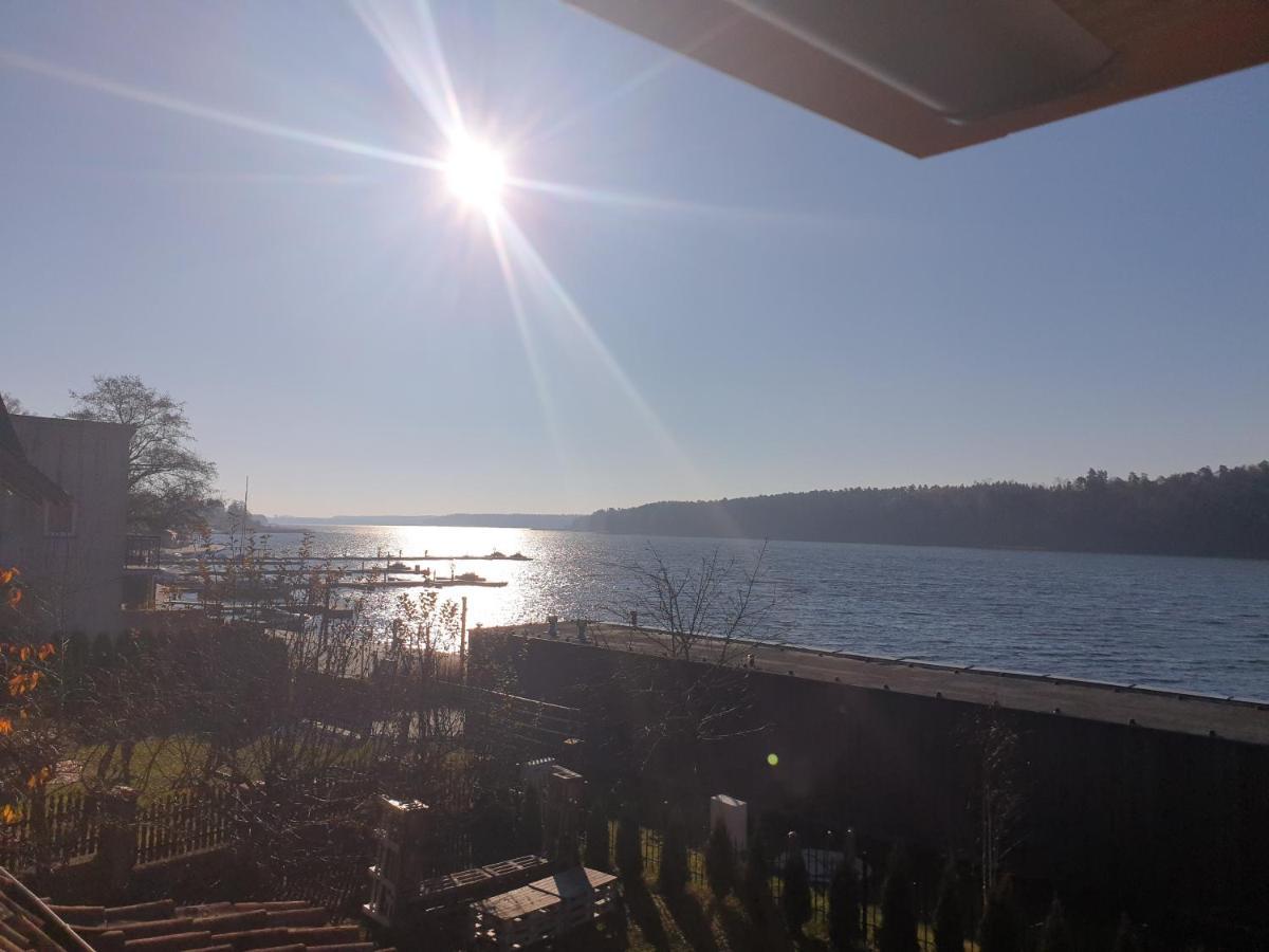 Dom Nad Jeziorem Mikolajki Exteriör bild