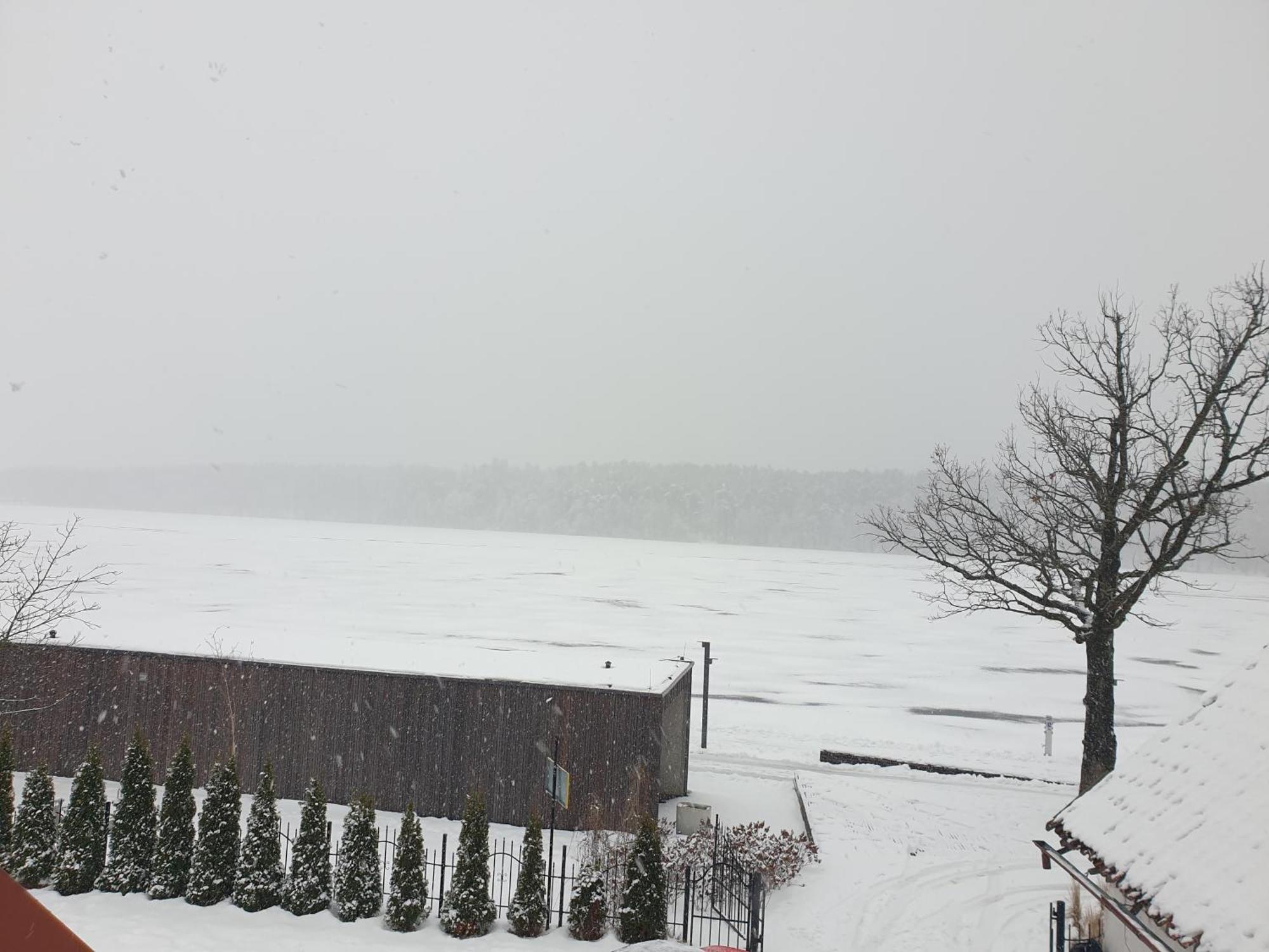 Dom Nad Jeziorem Mikolajki Exteriör bild